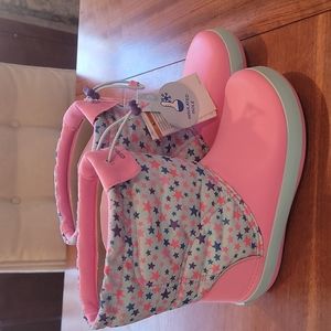 CROCS Lodge Graphic snow rain boots size J5 pink blue crocs boots